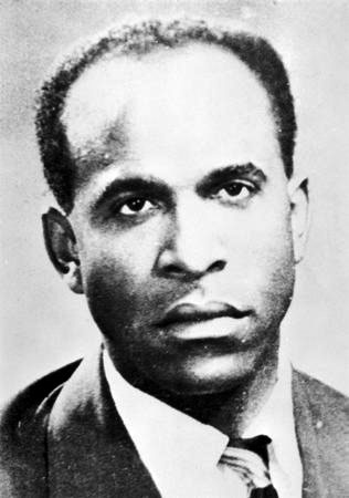 Frantz Fanon. Les Damnés de la terre — webAfriqa. Tierno S. Bah Frantz Fanon. Les Damnés de la terre — webAfriqa. Tierno S. Bah